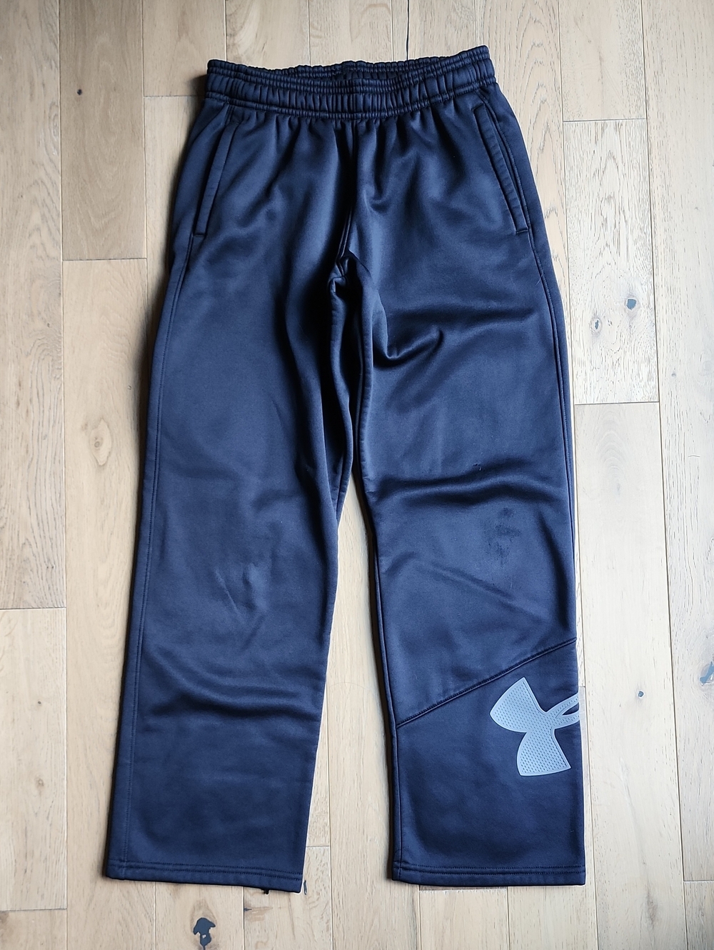 Boys Under Armour Size M Black Athletic Sweatpants